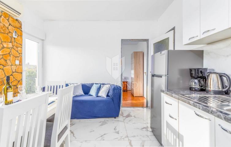 Medulin, kuća blizu mora s tri apartmana