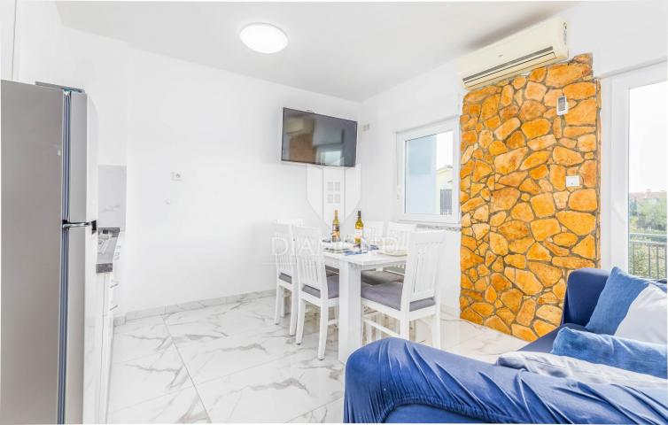 Medulin, kuća blizu mora s tri apartmana
