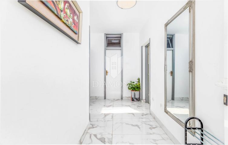 Medulin, kuća blizu mora s tri apartmana
