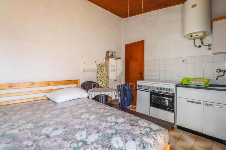 Rovinj, okolica, vrlo dobra kuća blizu centra mjesta