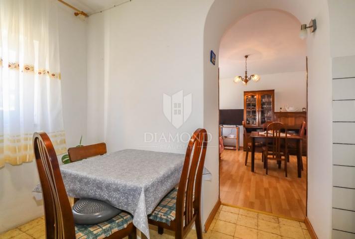 Rovinj, okolica, vrlo dobra kuća blizu centra mjesta