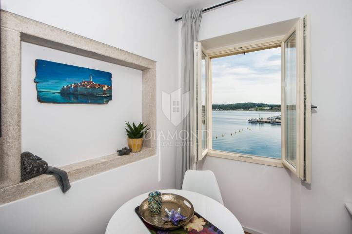 Rovinj, drei attraktive Wohnungen in der ersten Reihe zum Meer