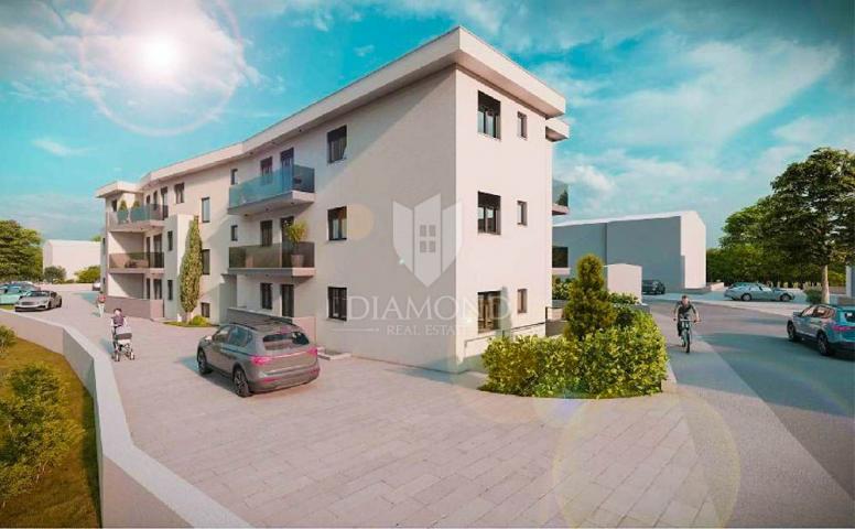 GELEGENHEIT! Studio-Apartment in einem neuen Gebäude 600 m vom Meer entfernt, Štinjan!
