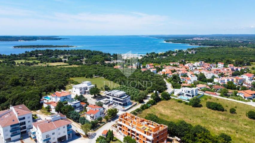 GELEGENHEIT! Studio-Apartment in einem neuen Gebäude 600 m vom Meer entfernt, Štinjan!