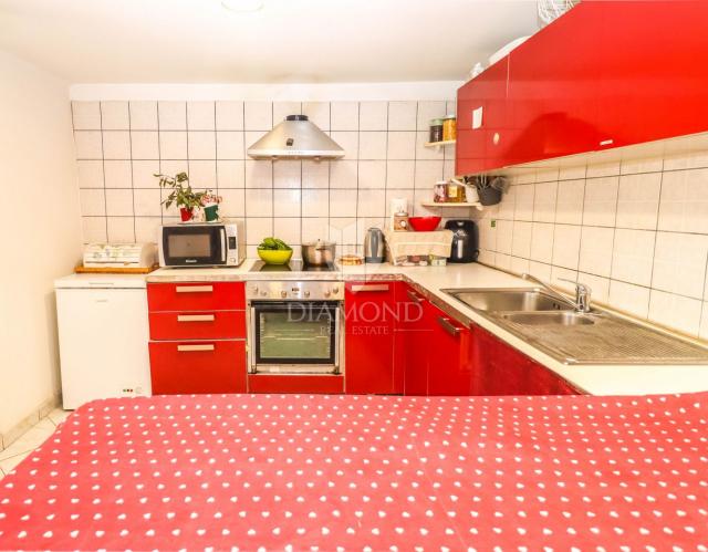 Opportunity! Two detached houses in the vicinity of Pula!