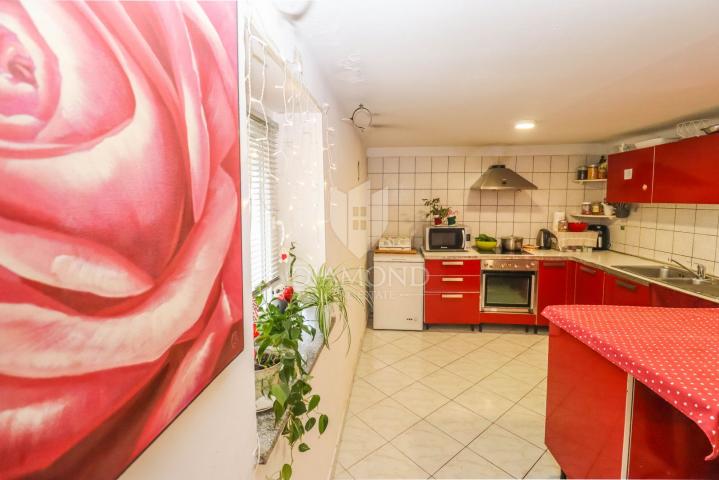 Opportunity! Two detached houses in the vicinity of Pula!