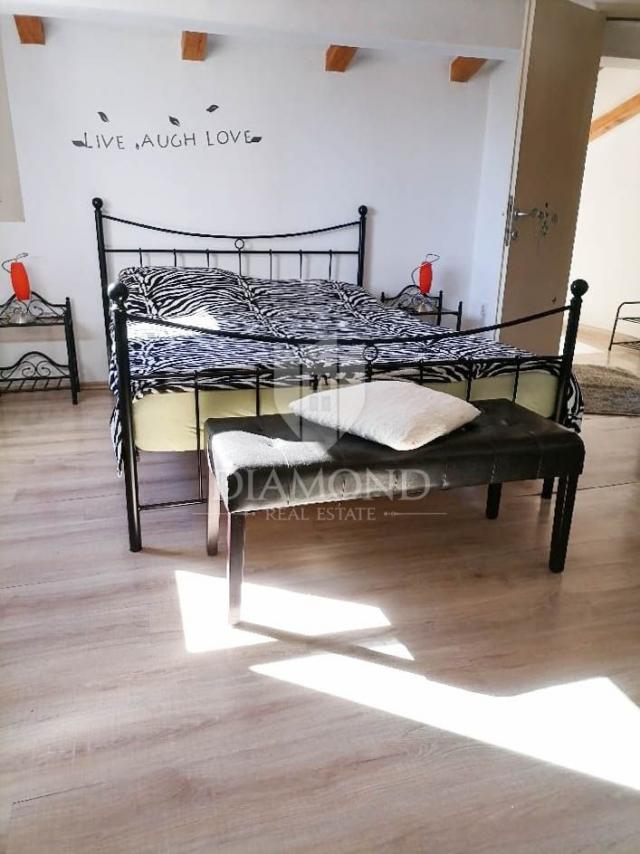 Opportunity! Two detached houses in the vicinity of Pula!