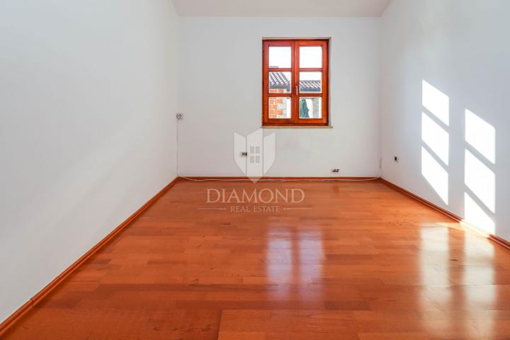 Poreč und Umgebung, authentisches Haus mit Meerblick!
