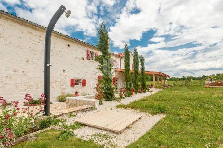 Dvije predivne kamena kuće u okolici Rovinja