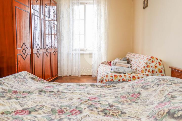Umag, okolica-  Dvoetažni stan s pogledom na more !
