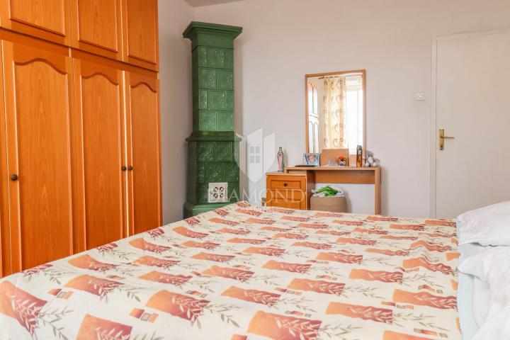 Umag, okolica-  Dvoetažni stan s pogledom na more !