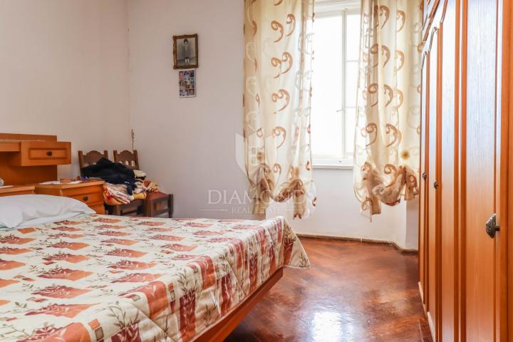 Umag, okolica-  Dvoetažni stan s pogledom na more !