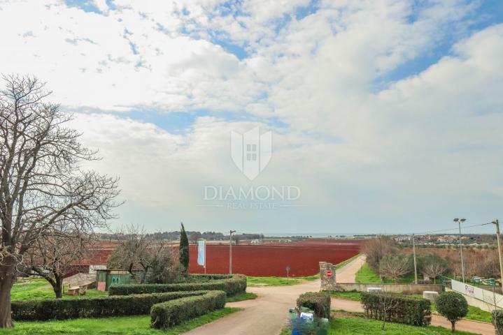 Umag, okolica-  Dvoetažni stan s pogledom na more !