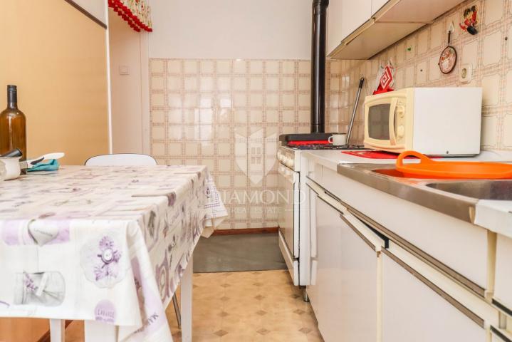 Umag, okolica-  Dvoetažni stan s pogledom na more !