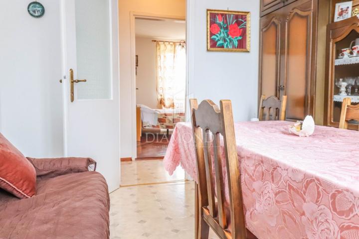 Umag, okolica-  Dvoetažni stan s pogledom na more !