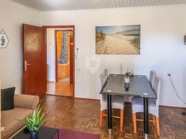 Haus in der ersten Reihe zum Meer, in der Nähe von Pula