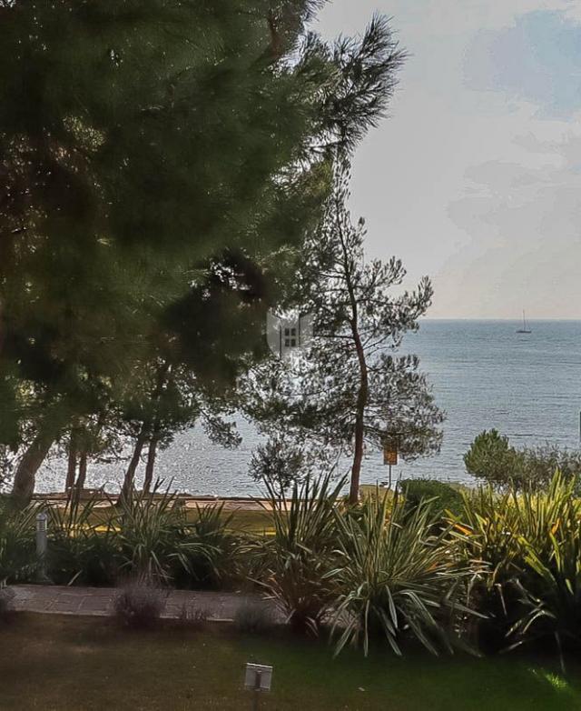 Haus in der ersten Reihe zum Meer, in der Nähe von Pula