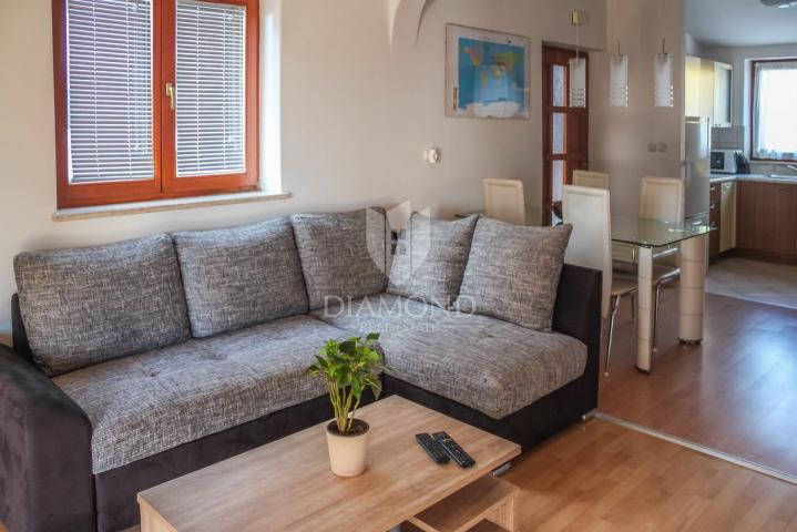 Haus in der ersten Reihe zum Meer, in der Nähe von Pula