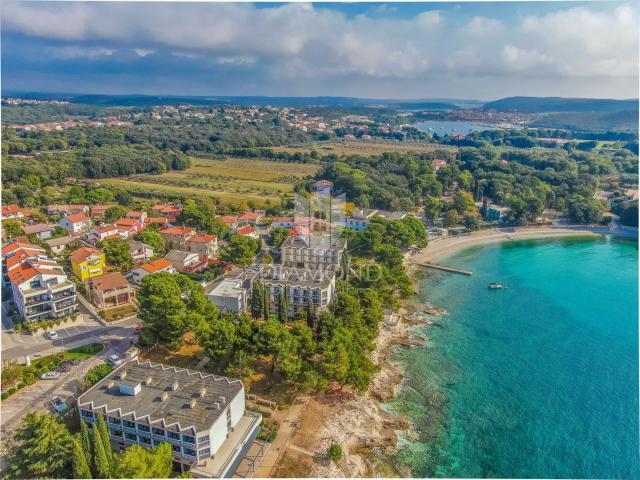 Haus in der ersten Reihe zum Meer, in der Nähe von Pula
