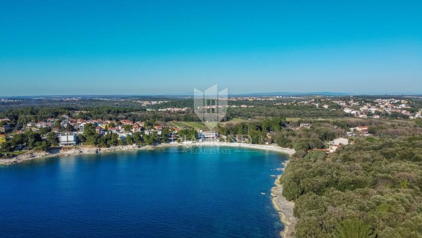 Haus in der ersten Reihe zum Meer, in der Nähe von Pula