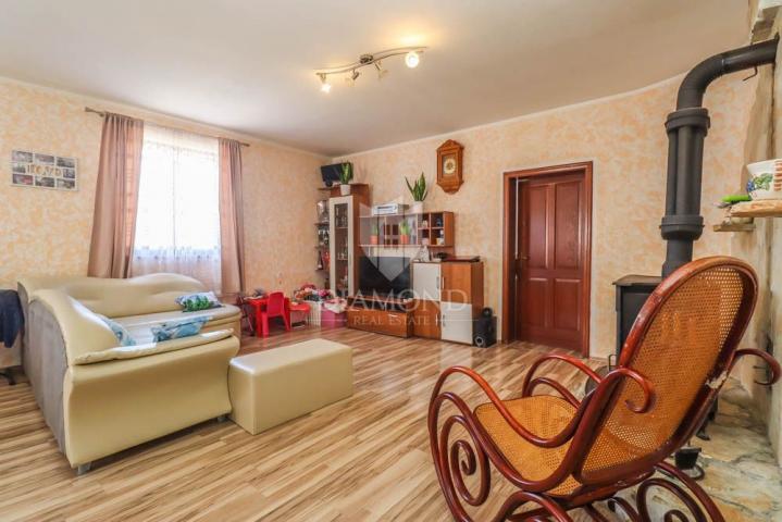 Dva stana sa potencijalom u blizini centra Pule