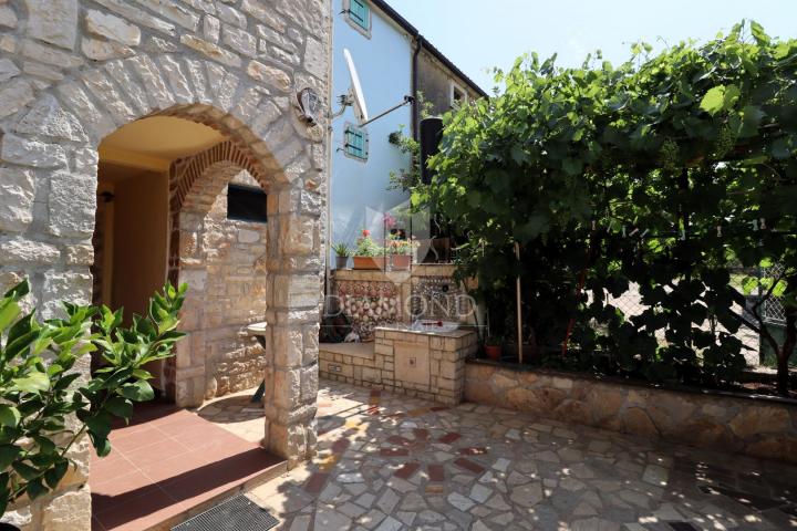 Poreč, okolica, istarska kamena kuća 
