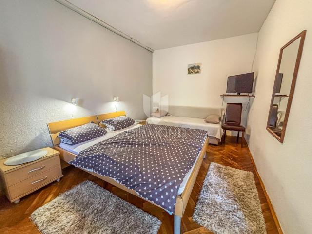 Prilika u Novigradu ! Sobe  s izlazom na plažu !