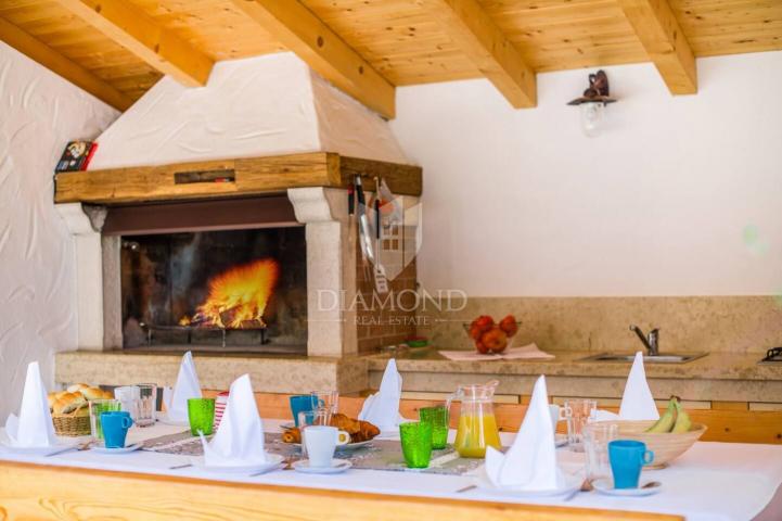 Umgebung von Poreč, freistehendes Haus auf einem weitläufigen Grundstück
