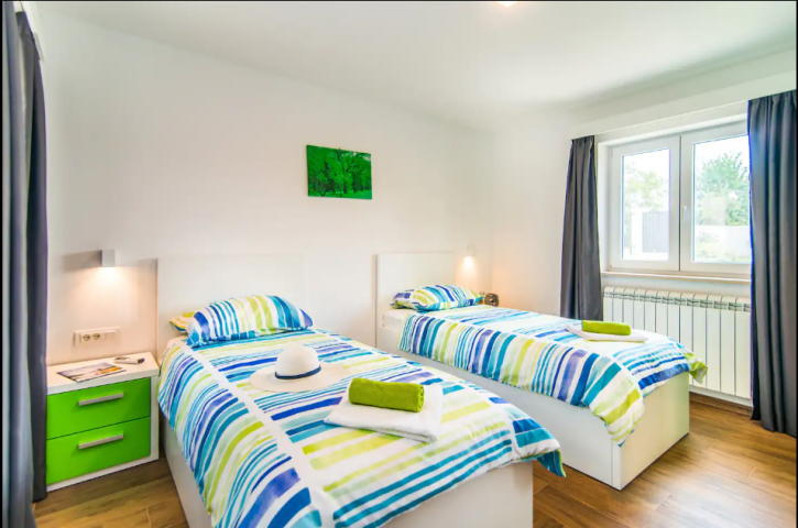 Umgebung von Poreč, freistehendes Haus auf einem weitläufigen Grundstück