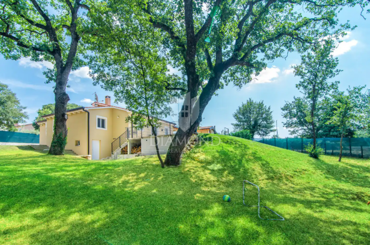 Umgebung von Poreč, freistehendes Haus auf einem weitläufigen Grundstück