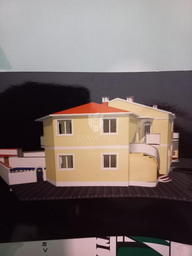 Zemljište s građevinskom dozvolom za 5 stanova, Medulin! 