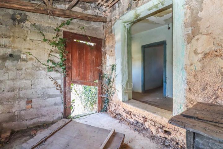 Haus zur Renovierung mit großem Garten in Zentralistrien!