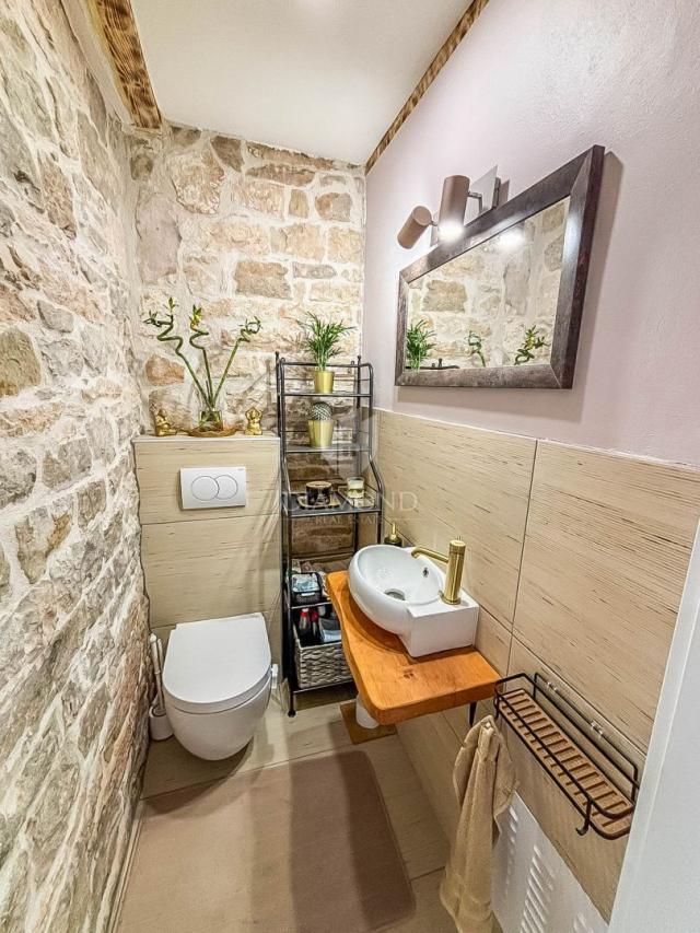 Buje, Grožnjan,  istarska kamena kuća s bazenom!