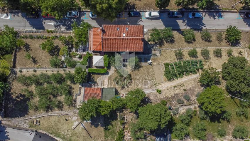 Grožnjan, Haus in toller Lage mit großem Garten