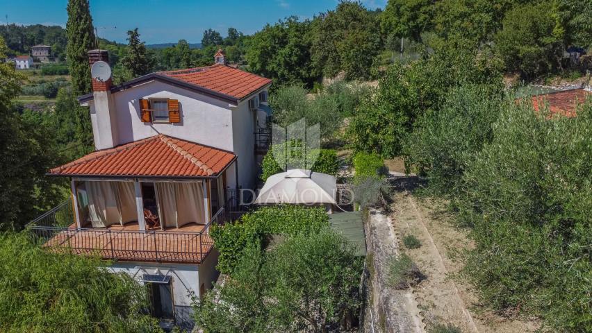 Grožnjan, Haus in toller Lage mit großem Garten