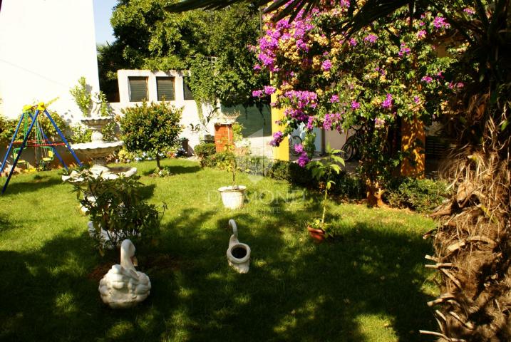 Rovinj, house with multiple residential units for living or renting