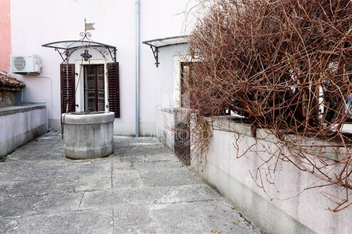 Poreč, okolica - kuća s dvorištem u centru 