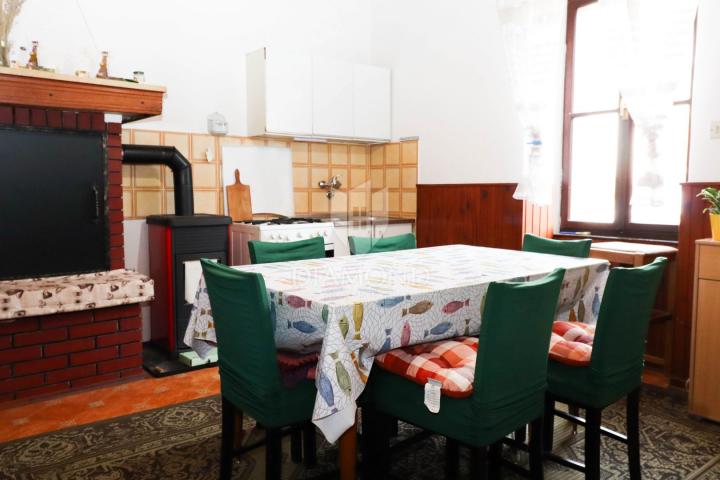 Poreč, okolica - kuća s dvorištem u centru 