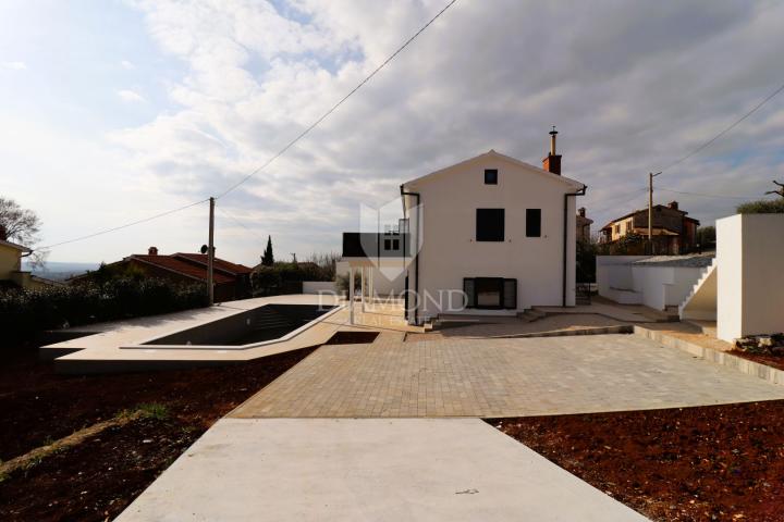 Poreč, okolica, kuća s dva stana i panoramskim pogledom na more