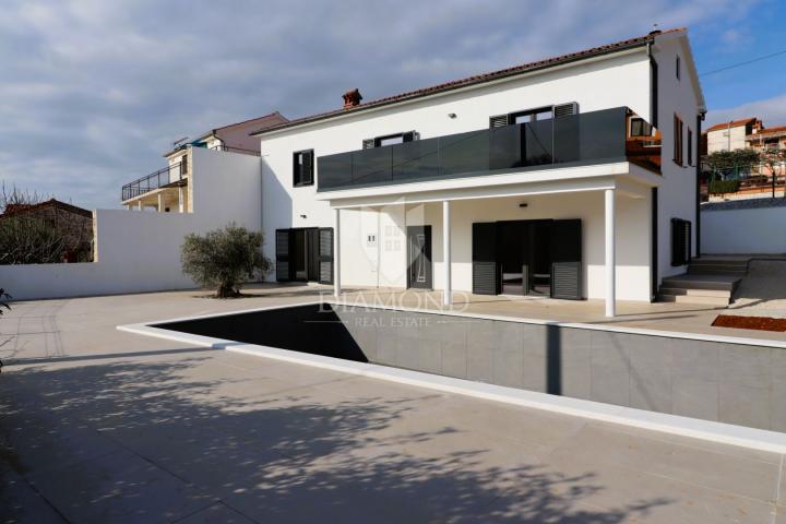 Poreč, okolica, kuća s dva stana i panoramskim pogledom na more