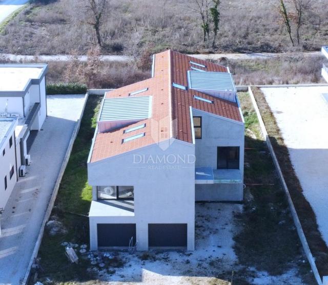 Poreč ,  sjajan stan u novogradnji – 900 m od mora!
