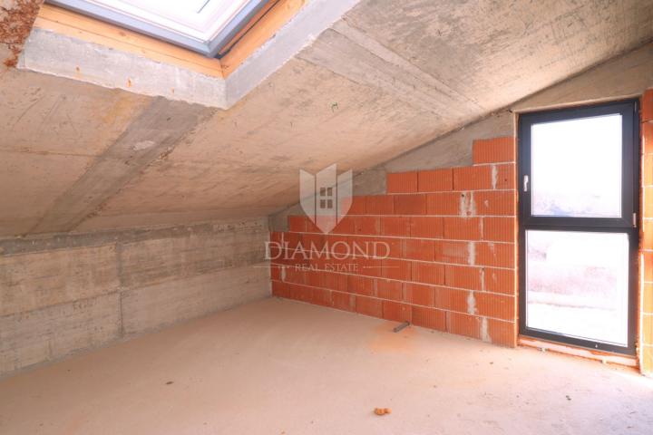 Poreč ,  sjajan stan u novogradnji – 900 m od mora!