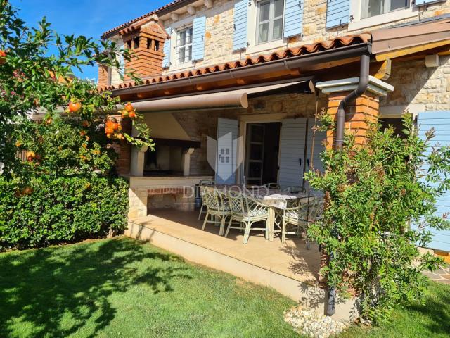 Poreč, surroundings – Beautiful semi-detached house with a pool