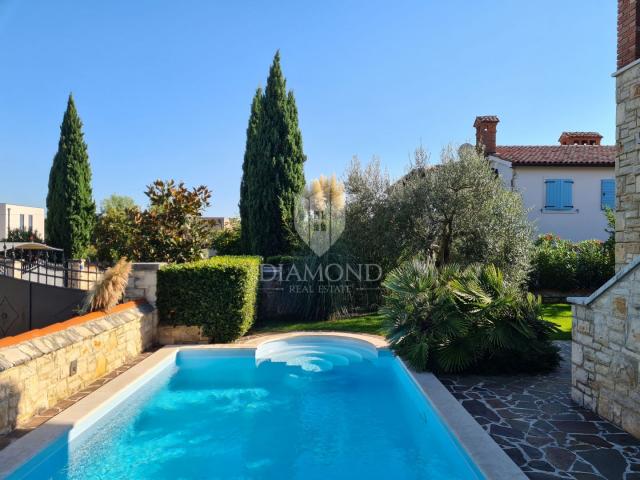 Poreč, surroundings – Beautiful semi-detached house with a pool