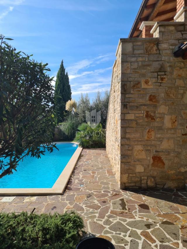 Poreč, surroundings – Beautiful semi-detached house with a pool