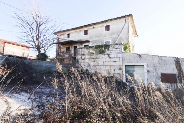 Višnjan, okolica – kamena istarska kuća 