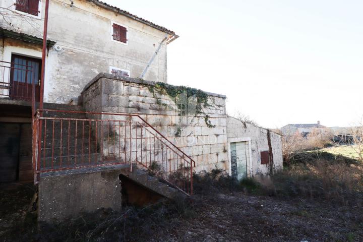 Višnjan, okolica – kamena istarska kuća 