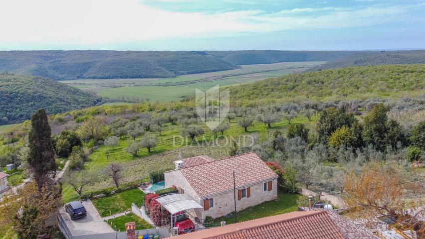 Istra, Buje okolica- kućica u nizu s panoramskim pogledom!