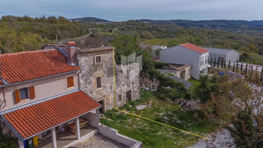 Istra, Buje okolica- kućica u nizu s panoramskim pogledom!