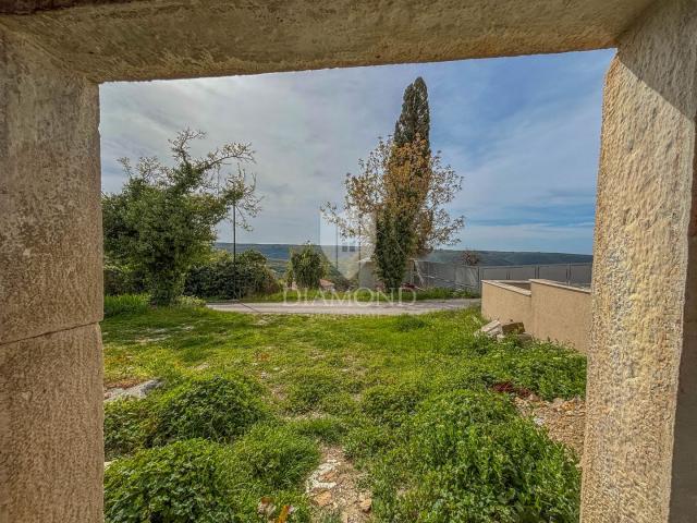 Istra, Buje okolica- kućica u nizu s panoramskim pogledom!